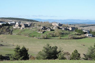 Vue sur le village de Sauveterre