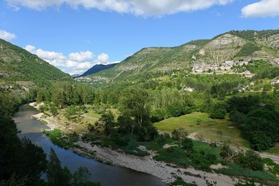 Les gorges du Tarn et le village de Montbrun