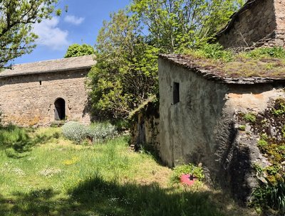 Le hameau et sa réserve d'eau