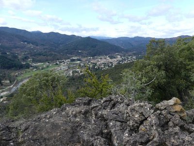 Vue sur St-Jean du Gard depuis le rocher d'Escorces