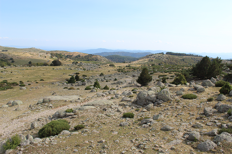 Sentier vers Aubaret
