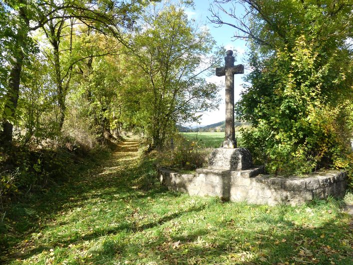 Croix autour de Chadenet